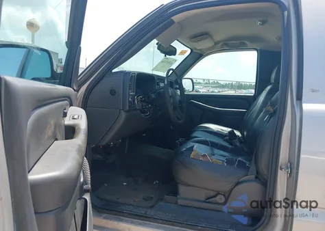 2005 Chevrolet Silverado 1500 z USA, uszkodzony, nr VIN 1GCEC14X25Z114160